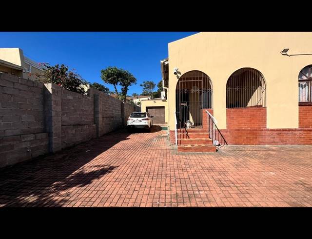 3 BEDROOM HOUSE FOR SALE IN BLUFF